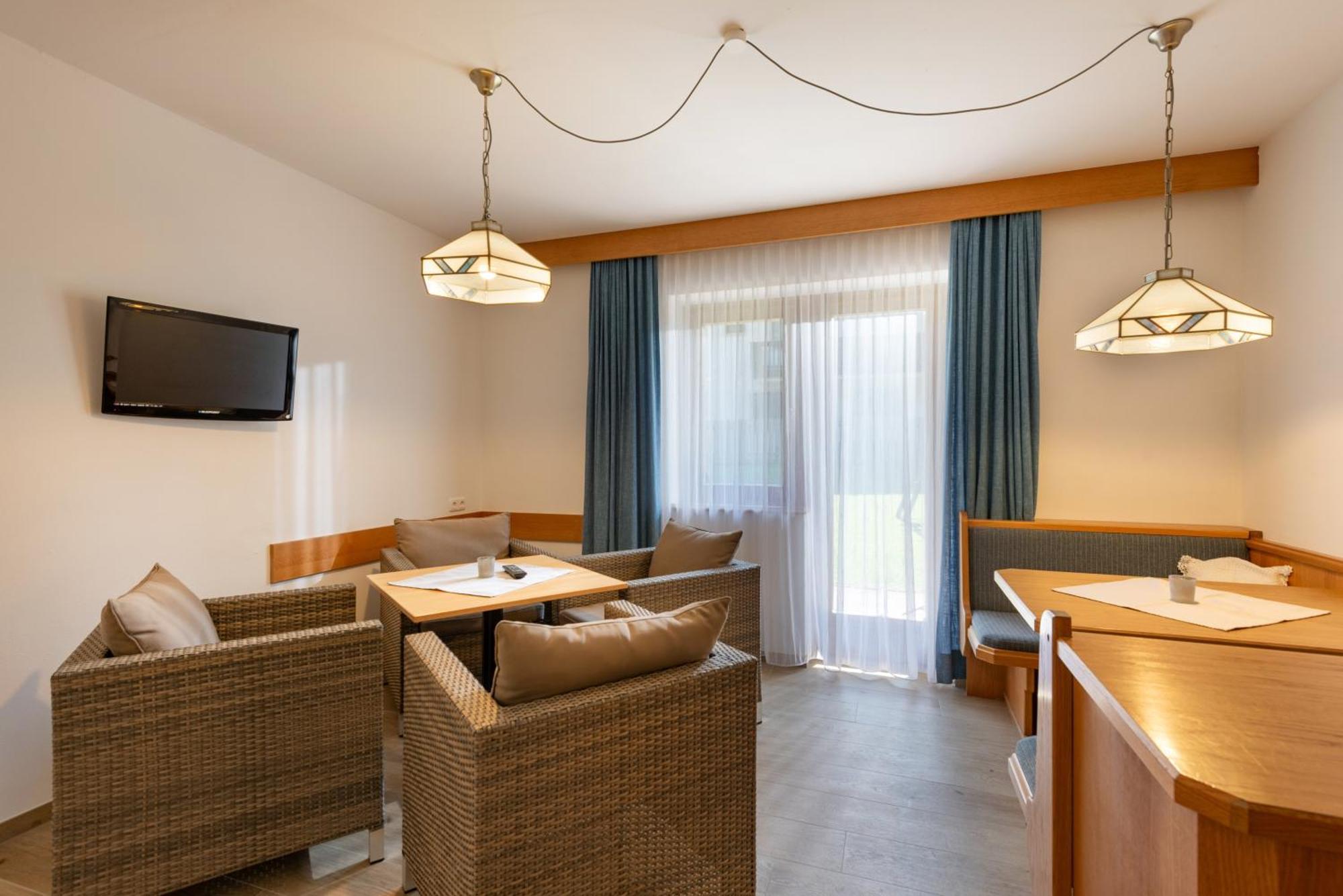 Brixana Hotell Brixen im Thale Exteriör bild