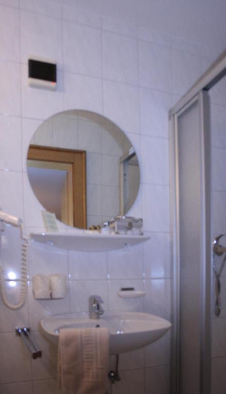 Brixana Hotell Brixen im Thale Rum bild